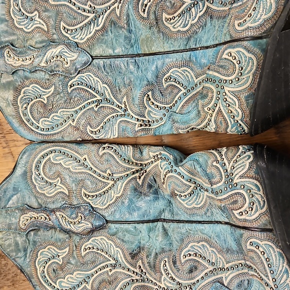 BEAUTIFUL CORRAL TURQUOISE SHADDED AND STUDDED BOOTS - Picture 10 of 15
